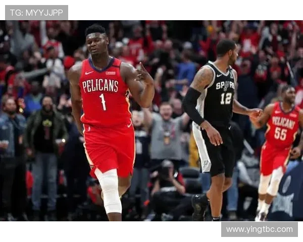 年轻时的足球明星詹姆斯精彩瞬间回顾与成长历程分享